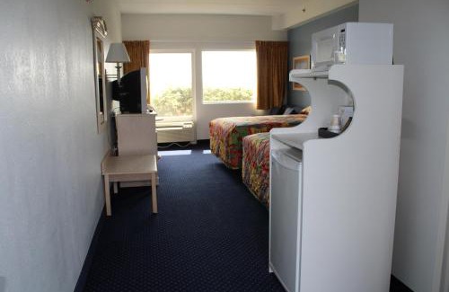 Wilmington Beach Hotel | Golden Sands Carolina Beach Oceanfront, Tapestry by Hilton