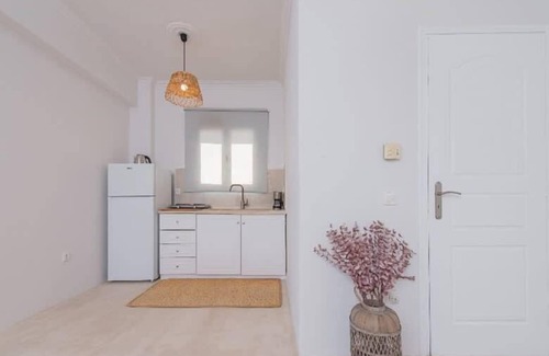 Agia Paraskevi Apartment | Golden Sunrise Suites - Santorini Superior Suite