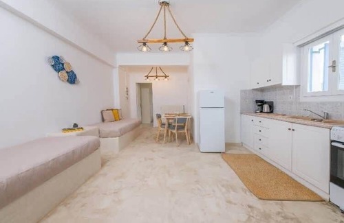 Agia Paraskevi House | Golden Sunrise Suites - Santorini Superior Suite