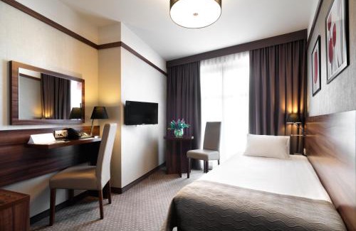 Piasek Połnoc Hotel | Golden Tulip Krakow City Center