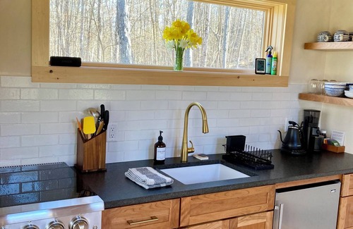 Townshend Cottage | Goldfinch Cottage: Modern Timber Frame on 5 Private Acres