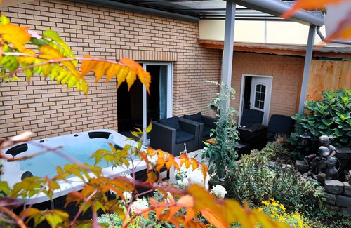 Andernach Villa | Goldhouse - sauna, whirlpool, Nintendo Switch, darts and much more.