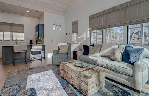 Mineral Bluff Cottage | Golf and Riverfront Cottage | King Bed | Group Availability