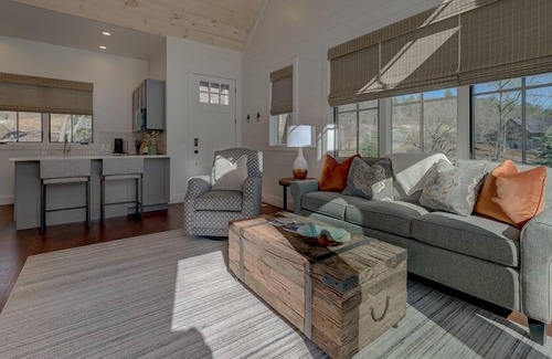 Mineral Bluff Cottage | Golf and Riverfront Cottage | King Bed | Group Availability