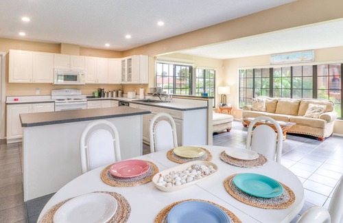 Fairgreen House | Golf & Beach Oasis - Pet-Friendly Pool House