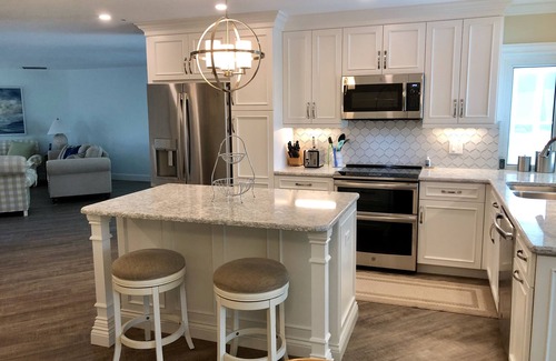 Beachview Country Club Estates House | Golf Breeze Villa: Short Stroll to Beach, Fairway views Sanibel Island Golf Club