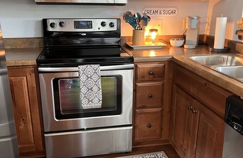 Spirit Lake Cabin | GOLF CART, VIEW & FIREPLACE! Perfect Family Getaway! Bridges Bay Cabin