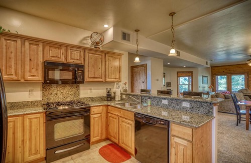 Pagosa Springs Condo | Golf course condo with A/C