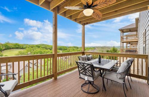Branson West House | Golf Course OnSite, Pvt Hot Tub, Free Tickets, Gated Community, Near Silver Dollar City!