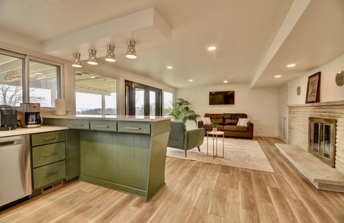 Millersburg House | Golf Course Retreat - Home on 10th Newly Renovated