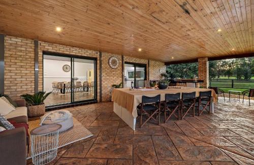 Cessnock House | Golf Course Views at Stonebridge 5mins to Vineyards