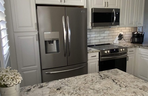 Plantation Condo | Golf Course Views-min from Wellen Park and beaches!