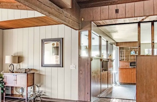 North Bend House | Golf Getaway. Spacious home with Bay Views. Near Bandon Dunes.