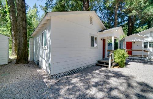 Cobb House | Golf, Hike, Sip Wine Cobb Mountain Cabin with Patio