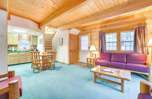 Lewiston Cottage | Golf, Hike & Soak in Pond Views: Lewiston Escape!