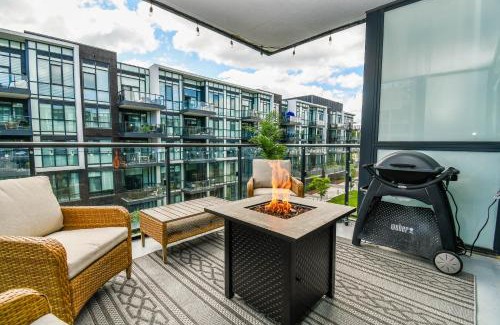 Innisfil Apartment | Golf Paradise Pool Fire Pit King Bed