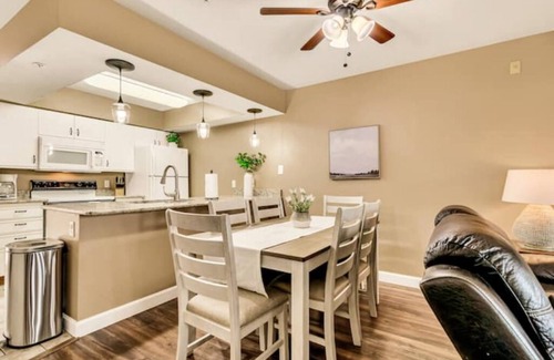 Branson Apartment | Golf View, Bright Sunroom, Spacious, Outdoor Pool! Close to Branson Strip