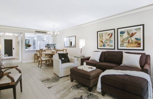 Hunt Club Condo | Golf Views - Pool - Walk to PGA Resort - Dog Friendly!