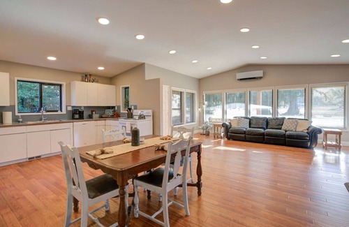 Raymond Cabin | Golfer’s Getaway Cabin on Historic Golf Course
