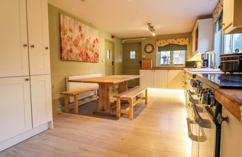 Abbess Roding Cottage | GOLFORD COTTAGE, pet friendly, with open fire in Cranbrook, Kent