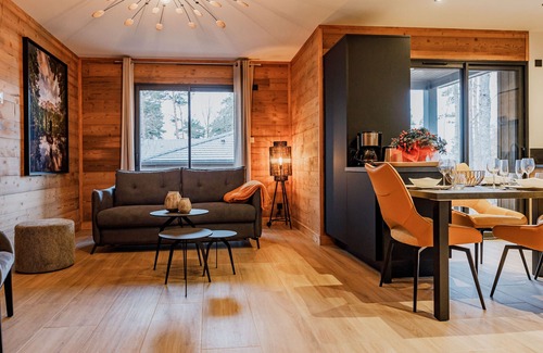 Le Chambon-sur-Lignon Cottage | Golfside Lodge with Private Jacuzzi, Indoor Pool, and Spa Access
