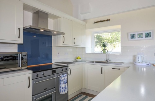 Mynytho Cottage | GOLYGFA RHIW, pet friendly, with open fire in Aberdaron