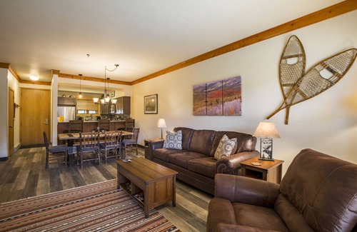 Steamboat Springs Condo | Gondola base -TOP FLOOR -2 bed/2 bath. Perfect ski area base location ๐ฟ