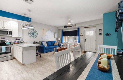 Hampton Condo | Gone Coastal 1 Block to Beach & Boardwalk AC
