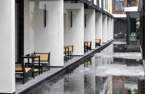 Chengdu City Centre Hotel | Gongxili - Xige Hotel Nearby Qingyang Taoist Temple and Culture Park, 6mins walk to subway station