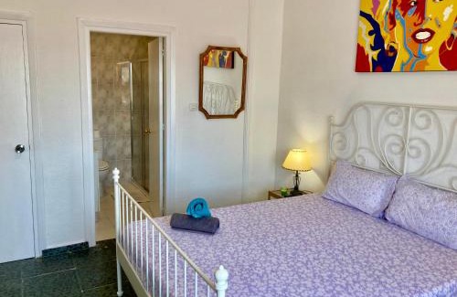 Centro Apartment | Good Energies Room in Málaga Center with Private Bathroom