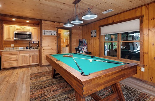 Cherry Log Cabin | Goose Island Retreat Cherry Log GA