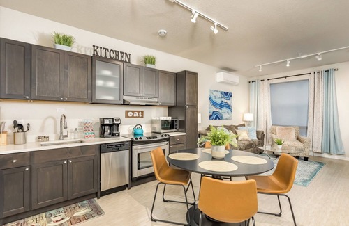 Kingfield Apartment | Gorgeous 1-Bed Apartment-Walk to Uptown! Lightning Fast WiFi@In-Unit W/D@Keurig
