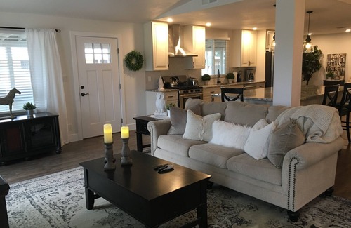 Chandler House | Gorgeous 2 Bed, 2 Bath 1600 sq ft Renovated Home for Rent in Sun Lakes Arizona