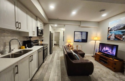 Southeast Calgary Apartment | Gorgeous 2-Bedroom Suite Oasis!