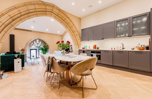 North Finchley Apartment | Gorgeous 2BR Flat in North Finchley, 3 min tube