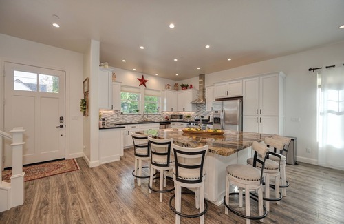 Folsom House | Gorgeous 4-bedroom house steps to Historic Folsom's Sutter Street & Lake Natoma