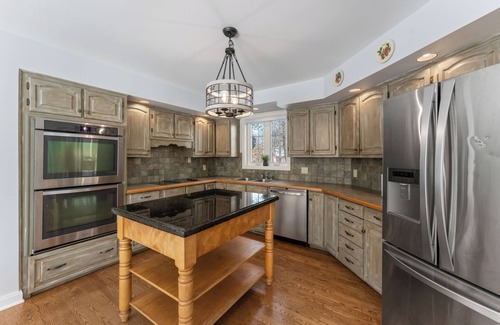Central Frontenac House | Gorgeous 4BR Cottage~ Sharbot Lake~ Pool~ Hot Tub