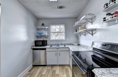 Home Park House | Gorgeous 5-bedroom home in Midtown- sleeps 15