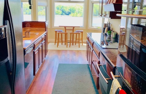 Berrien Springs House | Gorgeous 5BR/4BA private home in Wine Country