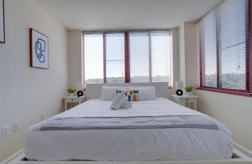 Pentagon City Apartment | Gorgeous Apt with Rooftop City View @Pentagon City