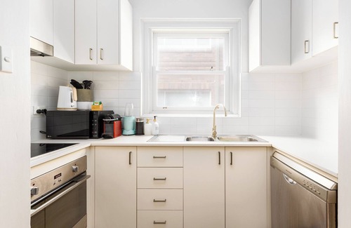 Bondi Apartment | Gorgeous Bondi Beach & Ocean Views, Next To Beach