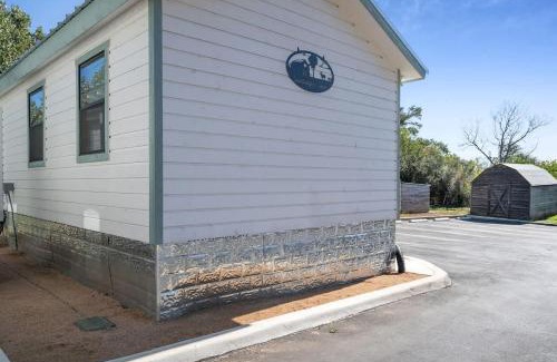 Fredericksburg House | Gorgeous Cabin on Main-Steps to Pacific War Museum