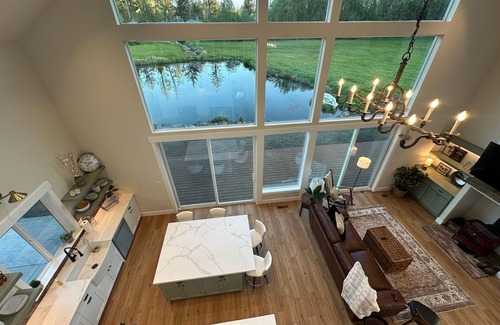 Elma House | Gorgeous cabin, secluded fishing pond, swimming, paddling. Central for Daytrips!