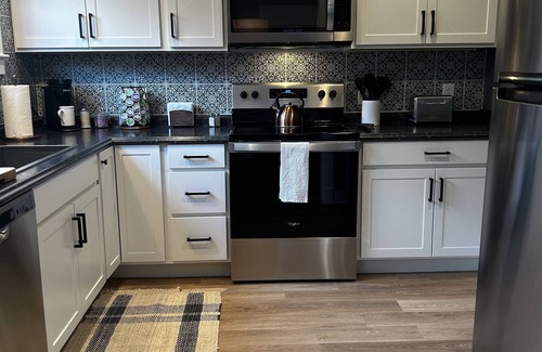 Pikeville House | Gorgeous Carriage House near KYCOM - Min 14 night stay