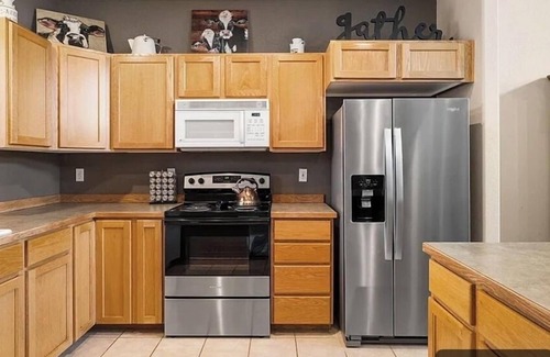 Redmond House | Gorgeous,Comfy,Spacious Private Deck & NEW 60 Jet HotTub in Eagle Crest Resort