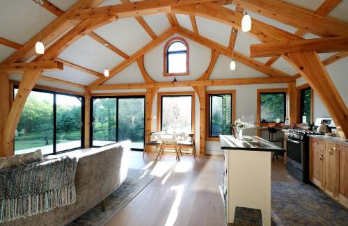 Spring Mills House | Gorgeous Cottage for Two, Overlooking Pond on 20 acres, Glamping in Pennsylvania