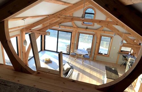 Spring Mills House | Gorgeous Cottage for Two, Overlooking Pond on 20 acres, Glamping in Pennsylvania