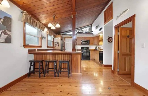 Fairhaven Cottage | Gorgeous cottage on West Island