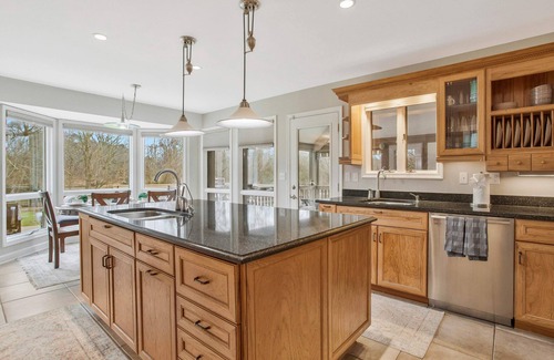 Queenstown House | Gorgeous Creek Side Ranch-Style Estate With Dock