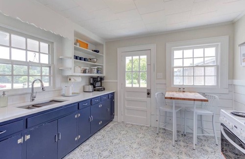 Graham House | Gorgeous duplex home near charming park